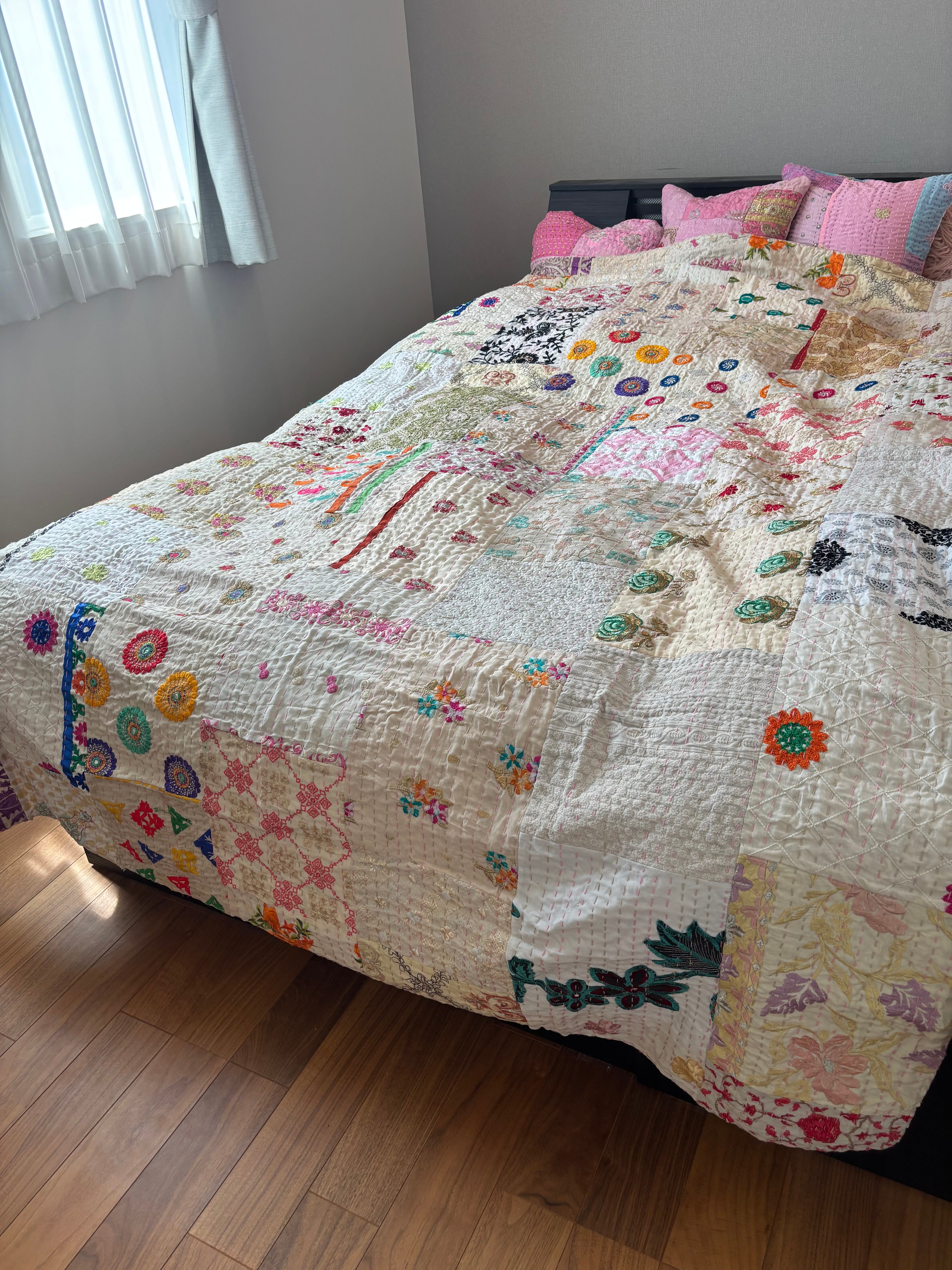 M】アイボリーA カンバディアキルト(シングルサイズ) インド刺繍パッチ