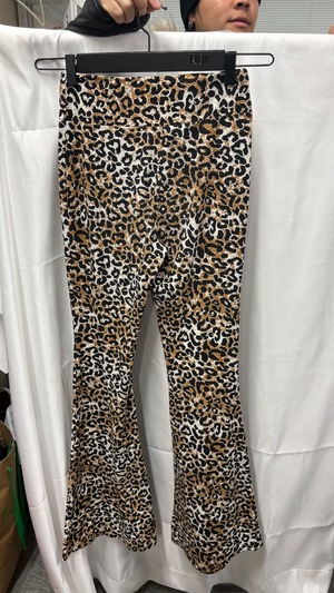 ヒョウ柄パンツ