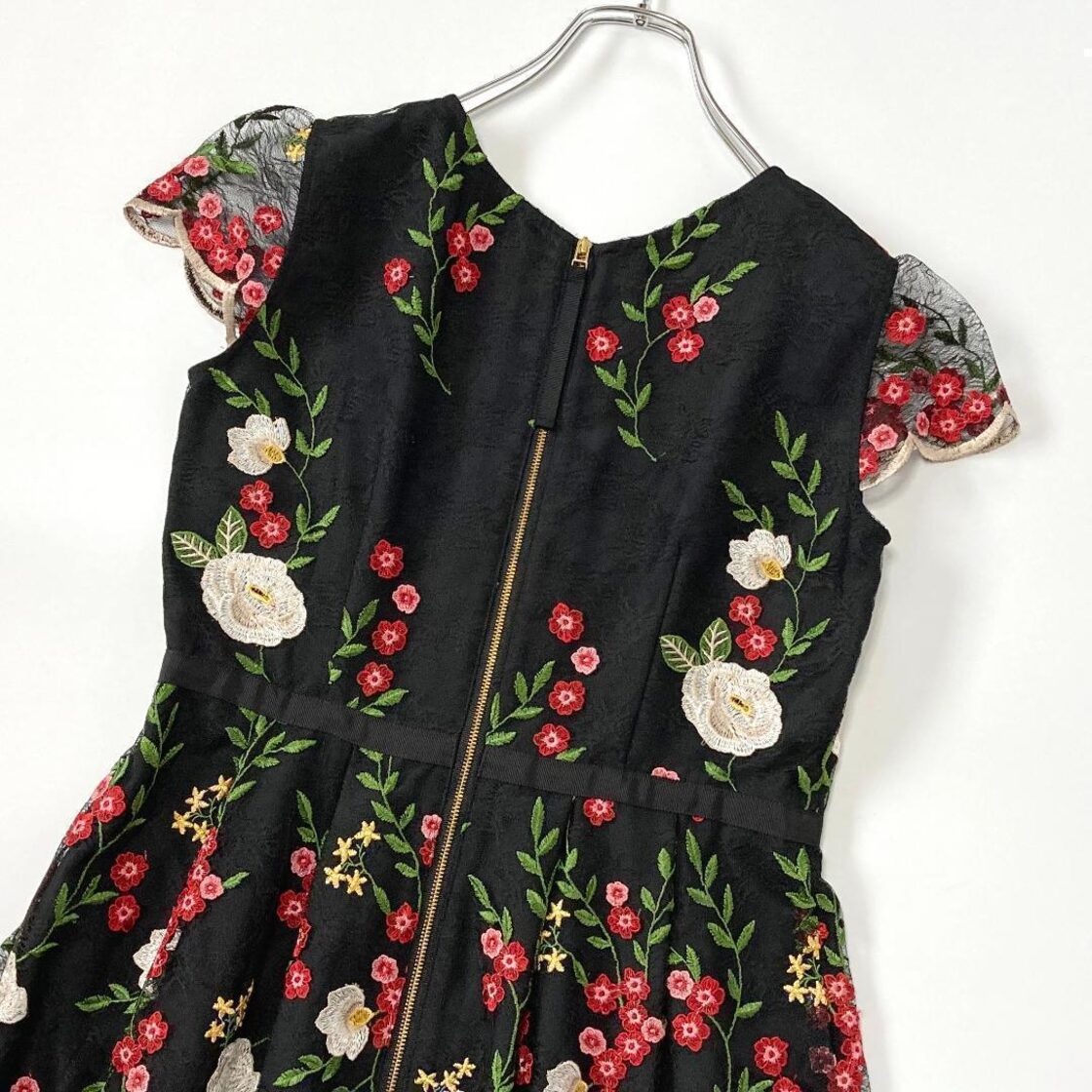 Rose Tiara ローズティアラ チュールレースフラワー刺しゅうワンピース  