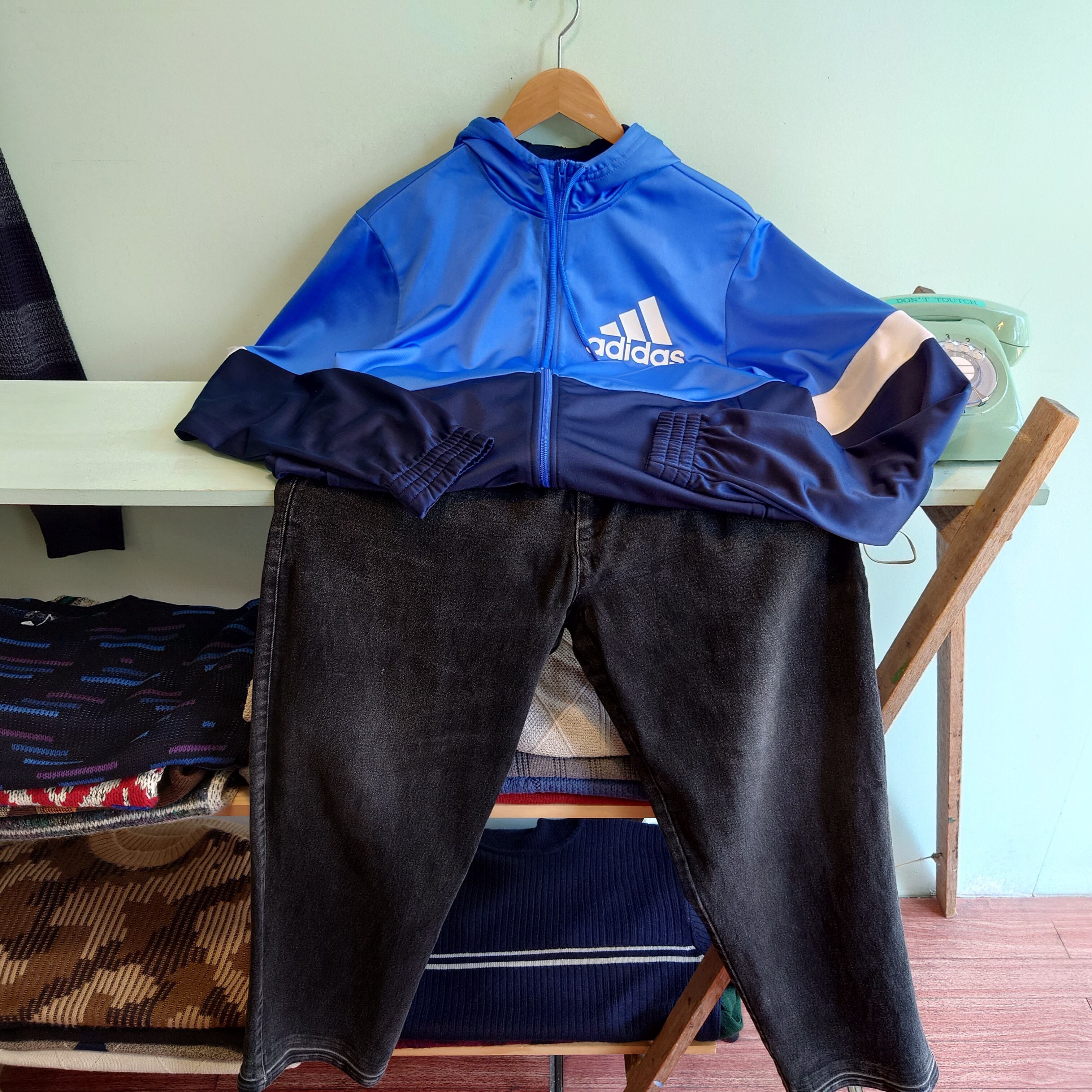 adidas トラックジャケット フード付きジャージ ジャージトップス