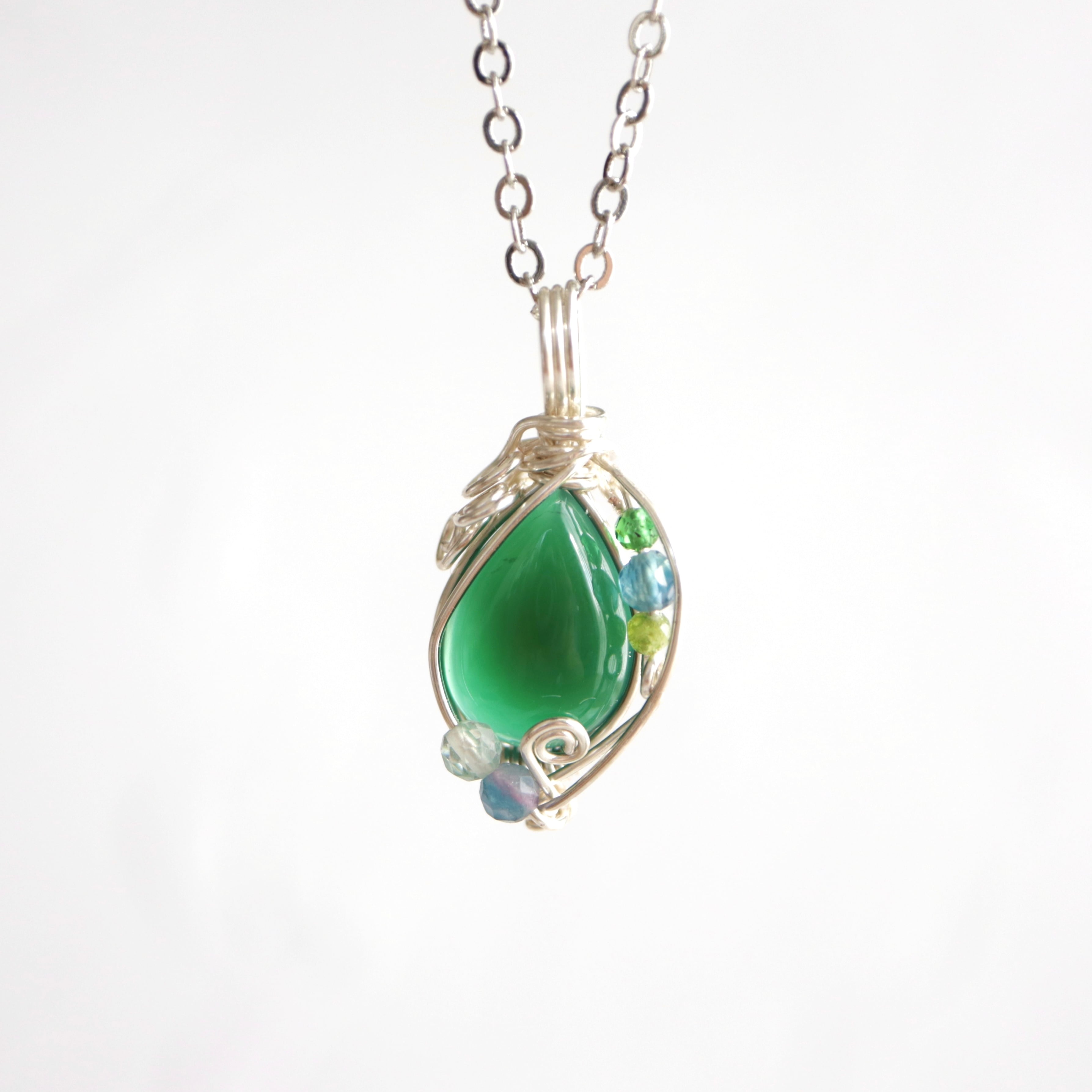 グリーンオニキスの天然石ペンダントトップ《すっと馴染む、やさしい深み》|落ち着きと品のある深緑の守護石