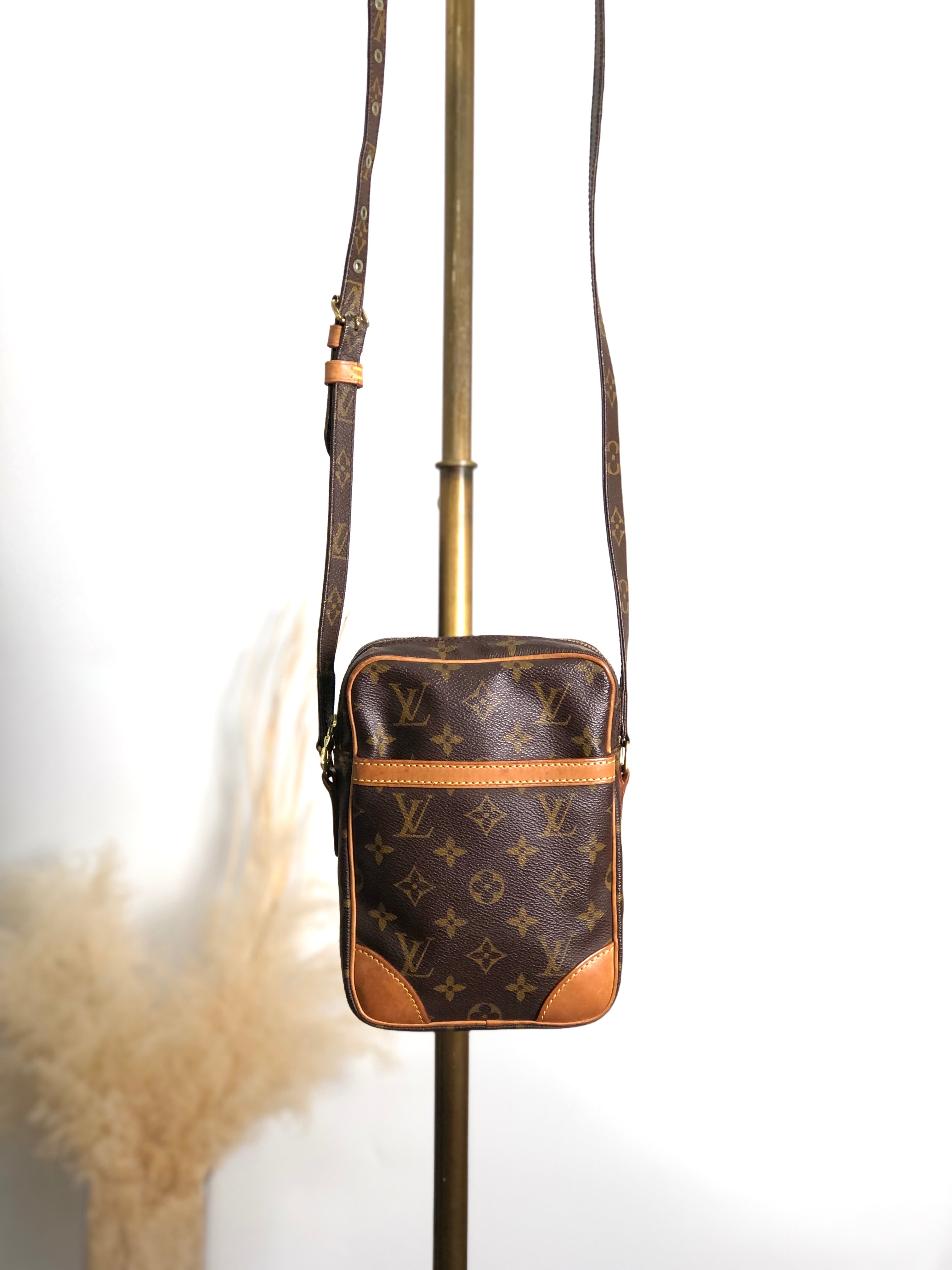 LOUIS VUITTON ルイヴィトン モノグラム ショルダーバッグ ブラウン PVC レザー ダヌーブ vintage ヴィンテージ オールド um8ict