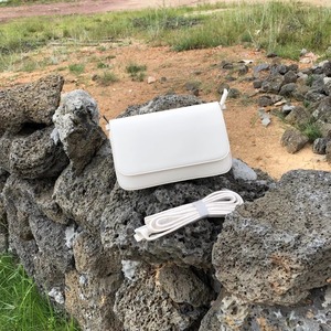 シンプルショルダーバッグ