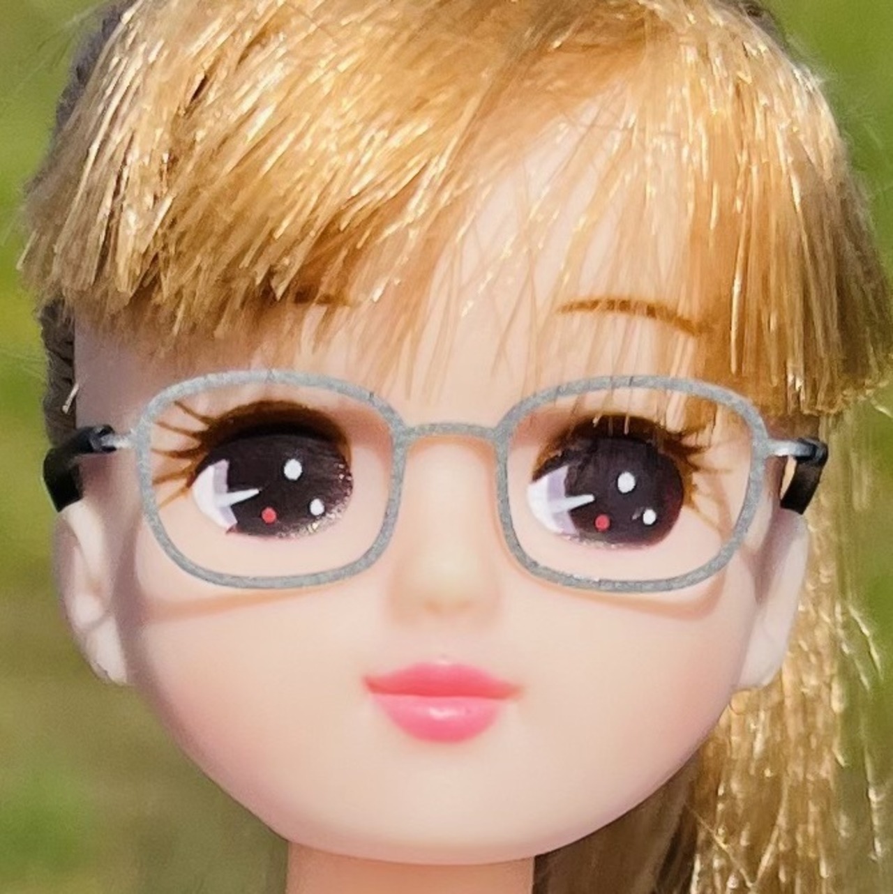 【ウェリントンタイプ スクウェア / 黒テンプル】チタン製　ドール用メガネ　眼鏡　1/6ドール　リカちゃん　βチタン　ケース付き　送料無料　ネコポス　#ちためがね