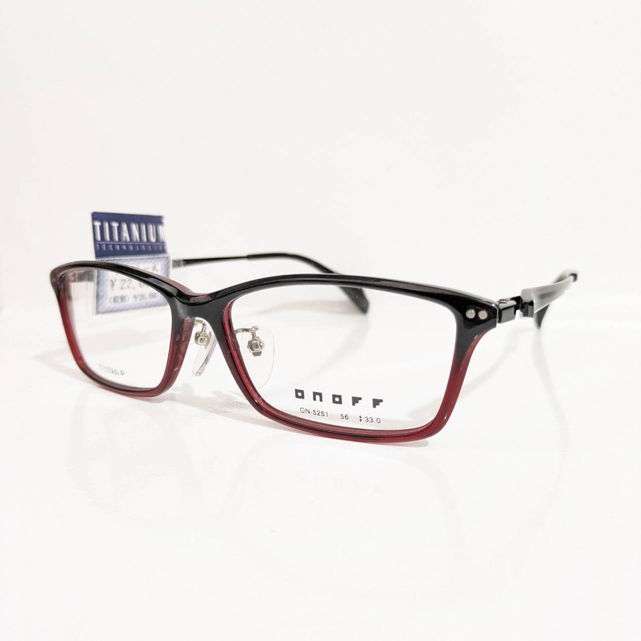 【ONOFF】スクエアセルフレーム ブラック・レッド