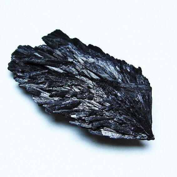 ブラック カイヤナイト 原石 一点物 171-7549