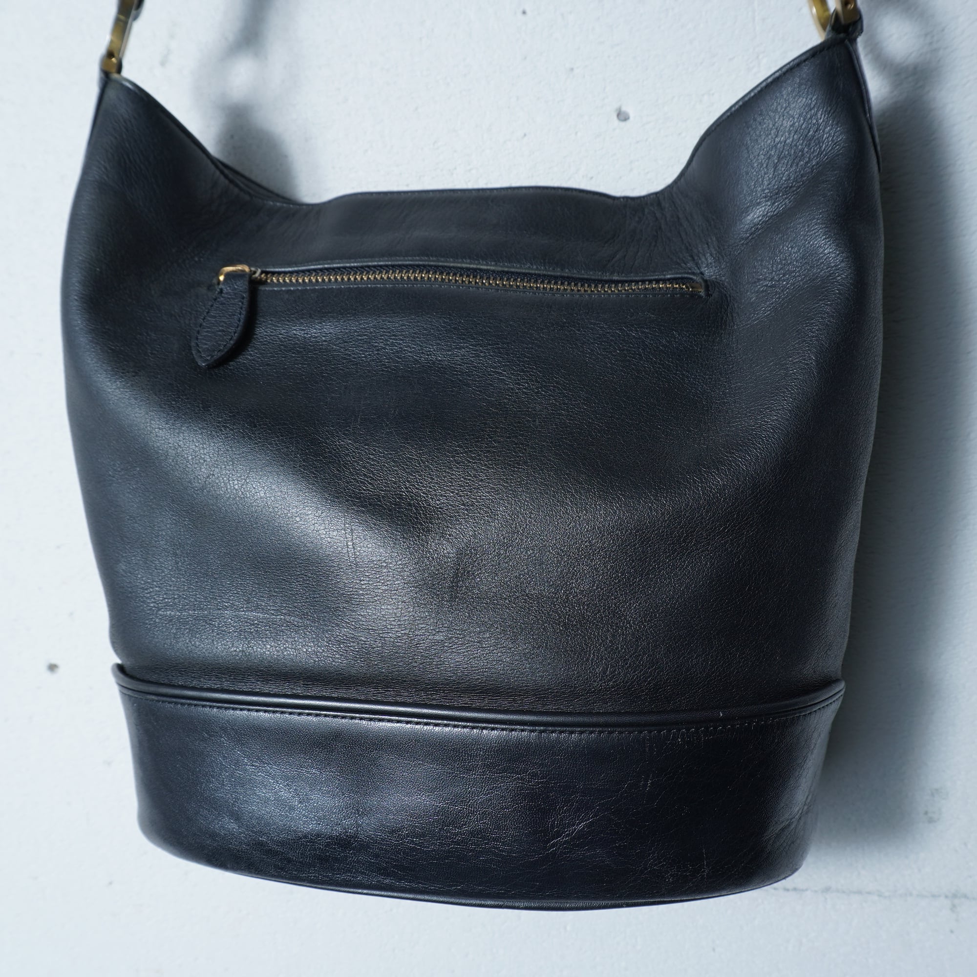 courreges クレージュ　エンボス　ロゴ　レザー　ショルダー　バッグ　黒 Courrèges】クレージュ エンボスロゴレザーショルダーバッグ black
