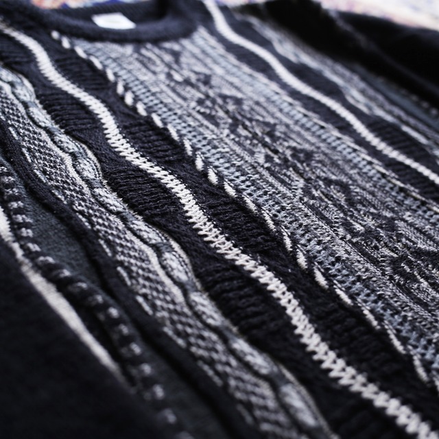 switching design monotone wave knit