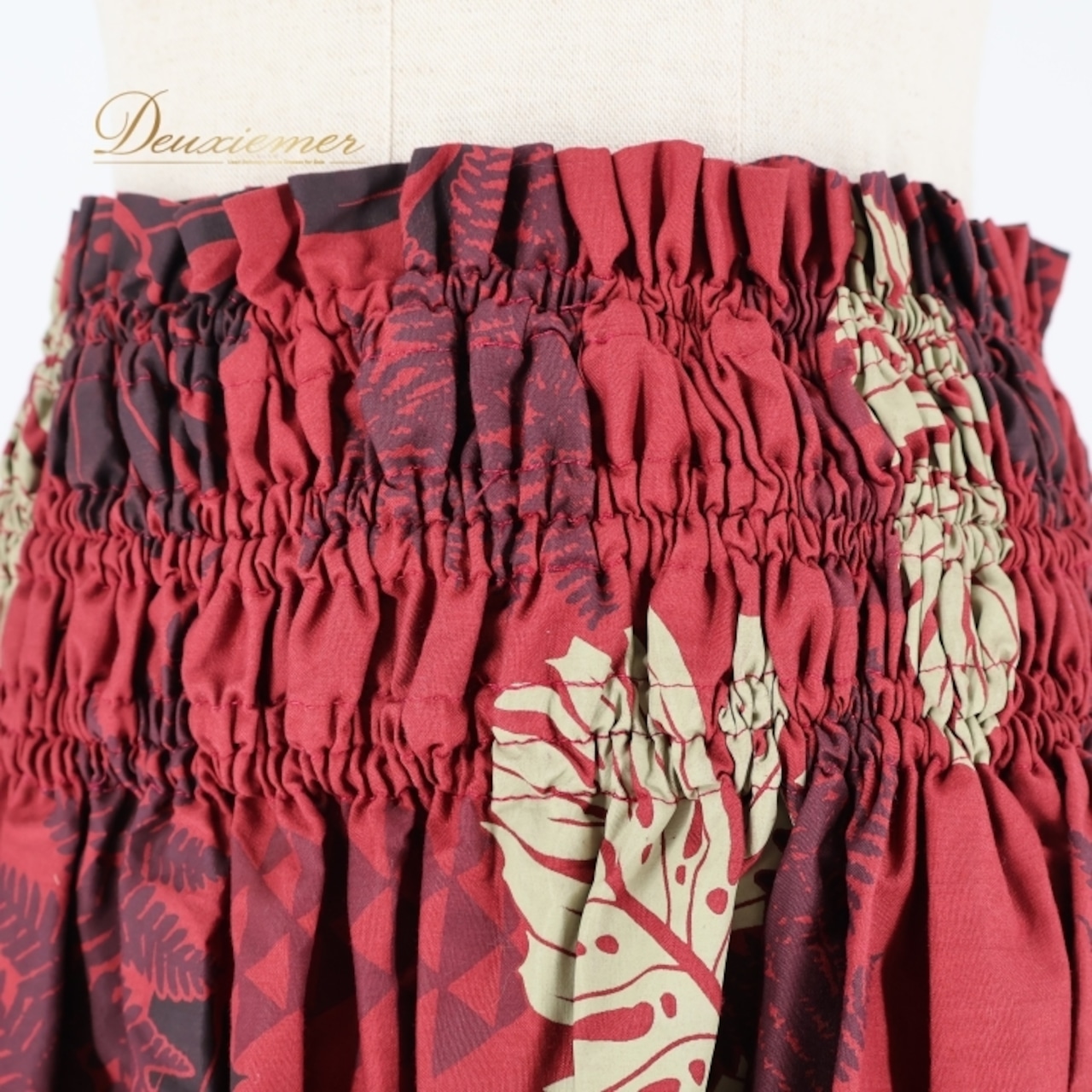 フラダンス 衣装 パウスカート レッド系 シングル モンステラ柄 パラパライ柄 かわいい 華やか 鮮やか 明るい ふわふわ ハワイアン アロハ ハワイアンプリント フラ ダンス レッスン 練習 ハワイアンスタイル 南国風 ダンスレッスン用