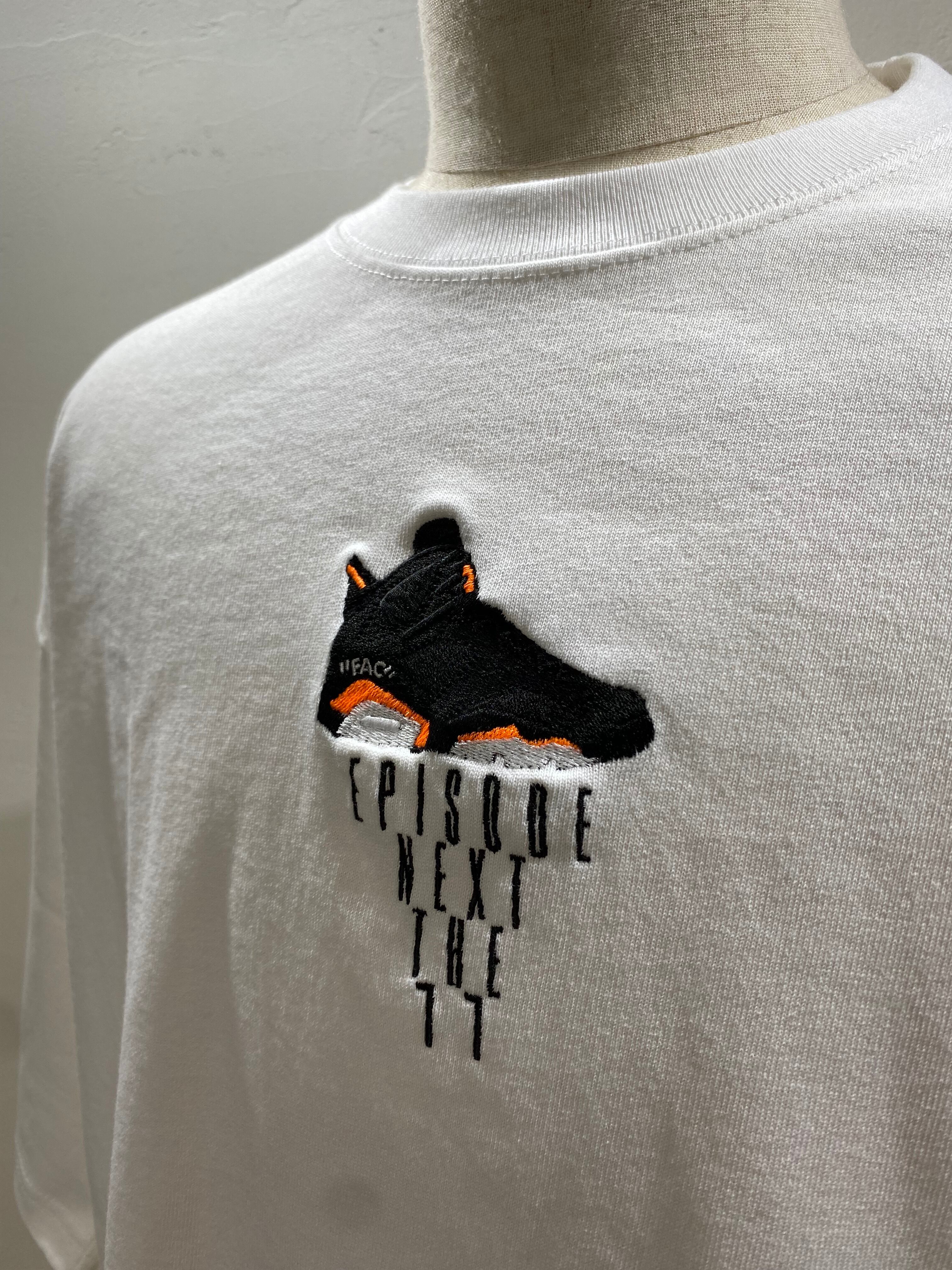 FACTOR X スニーカー柄 EPISOE NEXT THE11 TEE ホワイト/インフラレッド黒