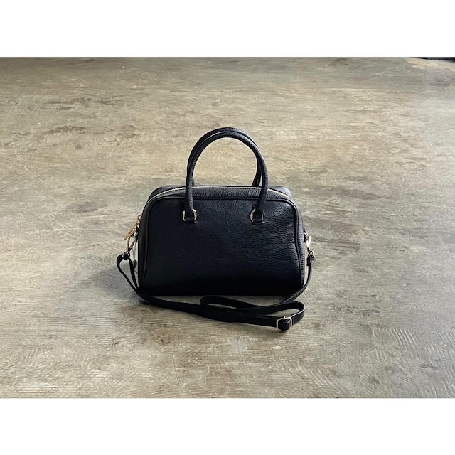 AULENTTI(オウレンティ) Italian Leather Body Bag