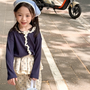 春フリル付きTシャツ