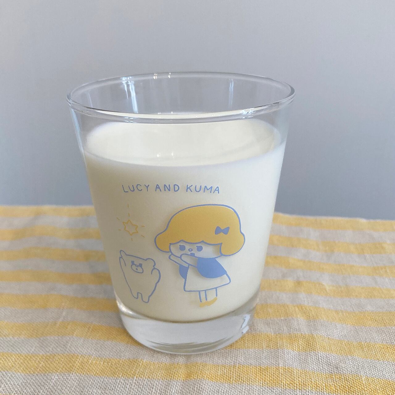 グラス「LUCY AND KUMA 空からやって来た」