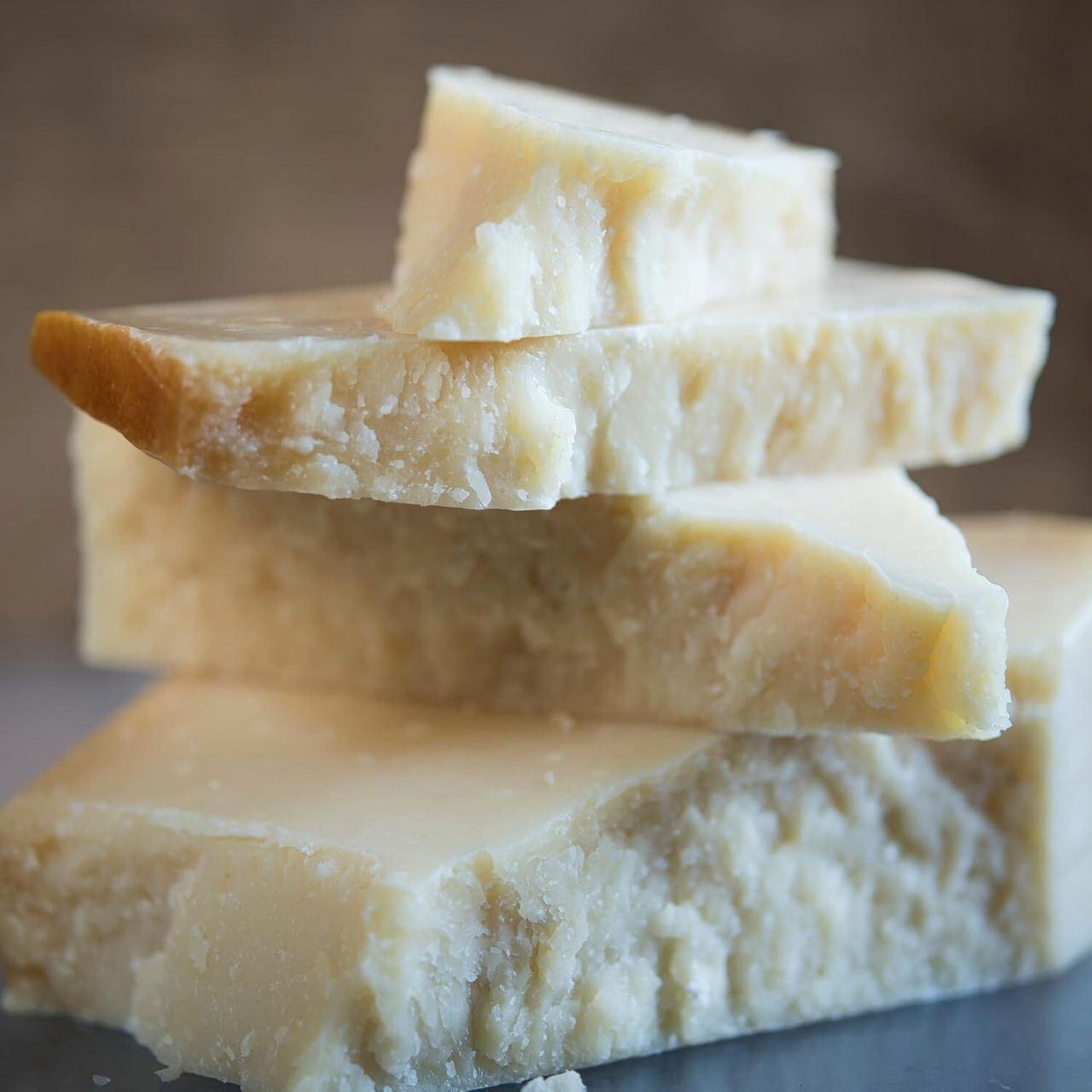 イタリア産 ペコリーノ・ロマーノ 9ヶ月熟成 切りたて 2kg 業務用｜グラスフェッド Pecorino Romano Aged 9 Months 2kg | Bulk Pack | Freshly Cut