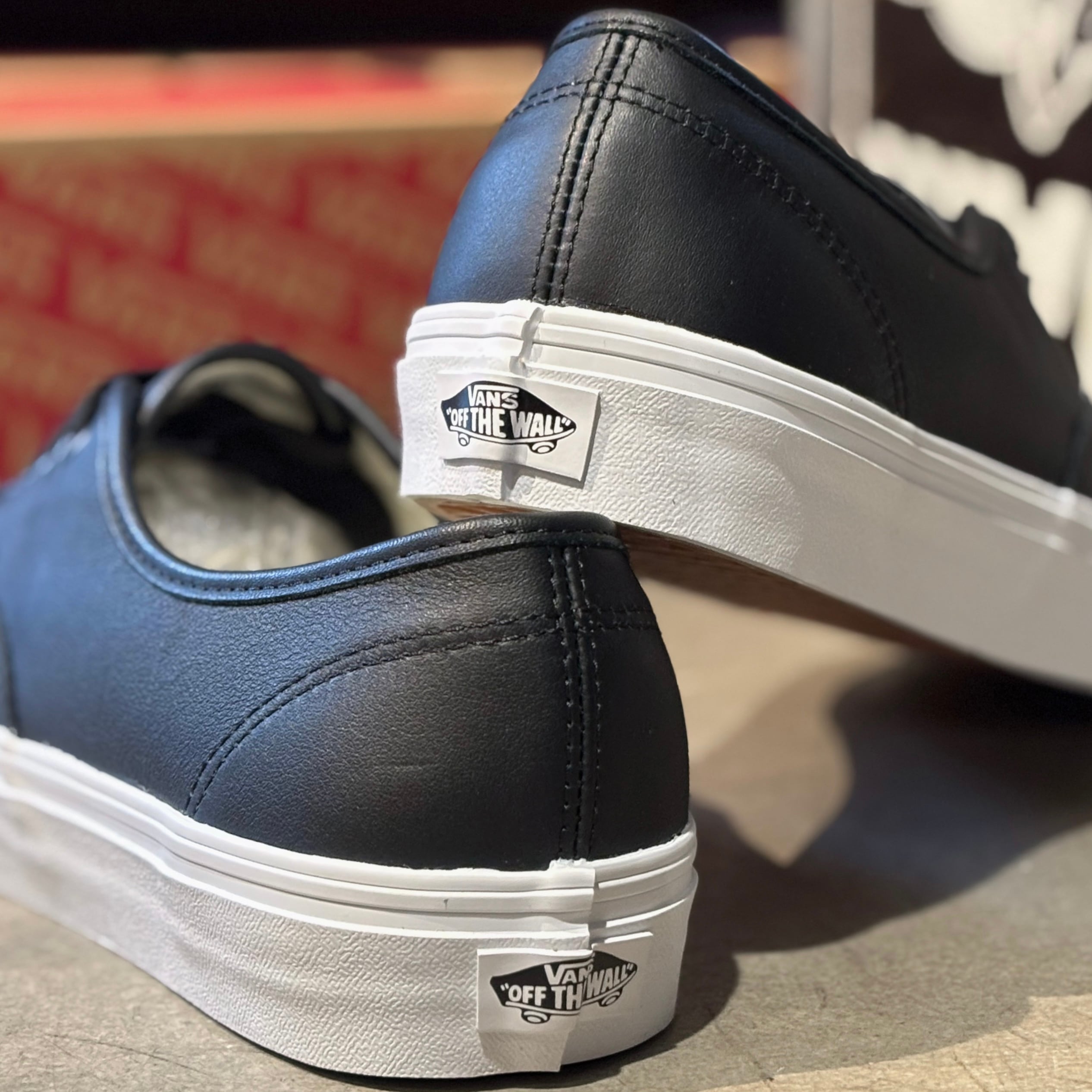 VANS Authentic Leather Black / True White (ヴァンズ