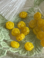 チェコVintage お花型のガラスビーズ 8個セット 8mm イエロー アクセサリーパーツ デコレーション材