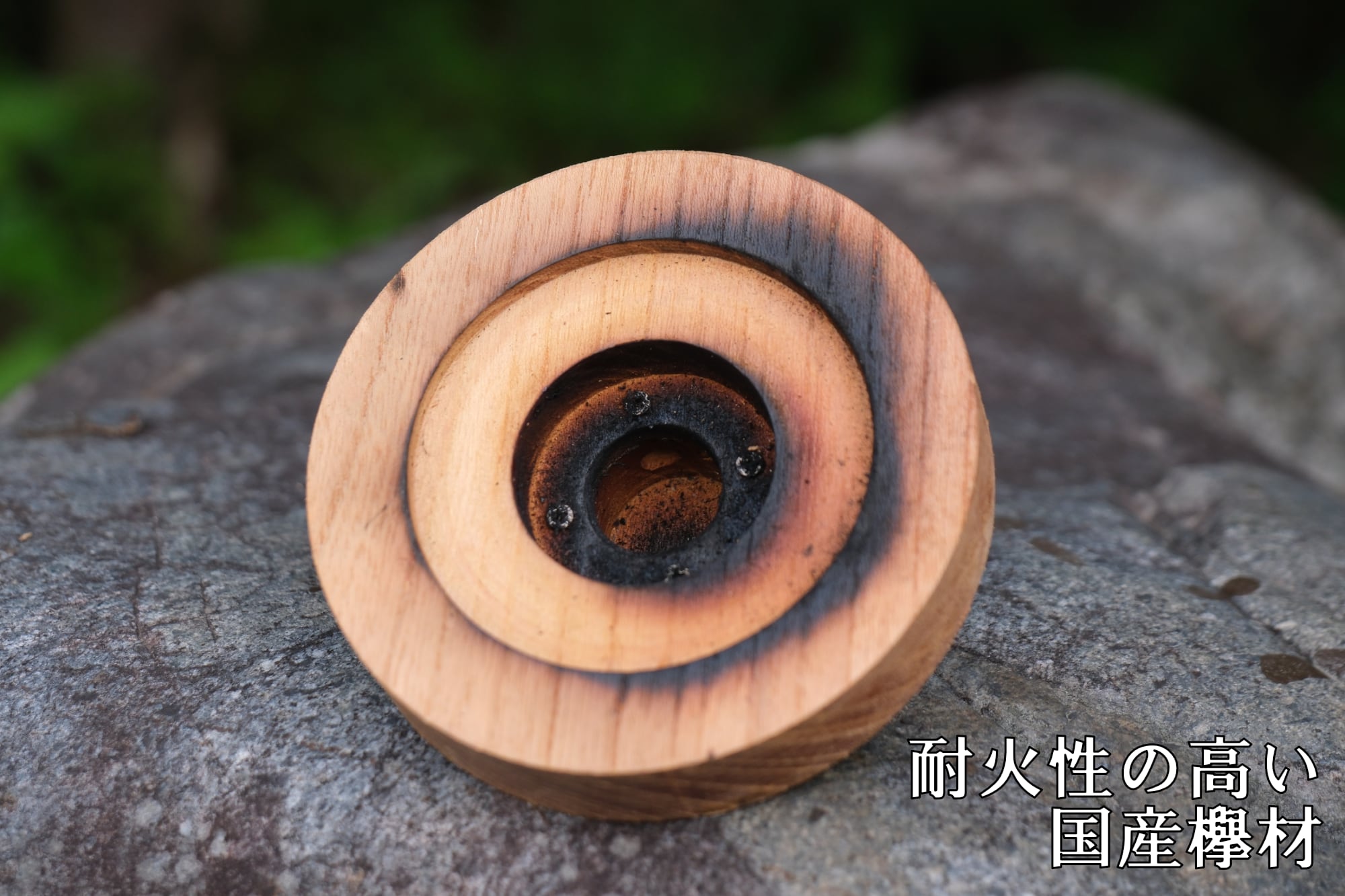 欅(ケヤキ)製、手のひらサイズの燻製器