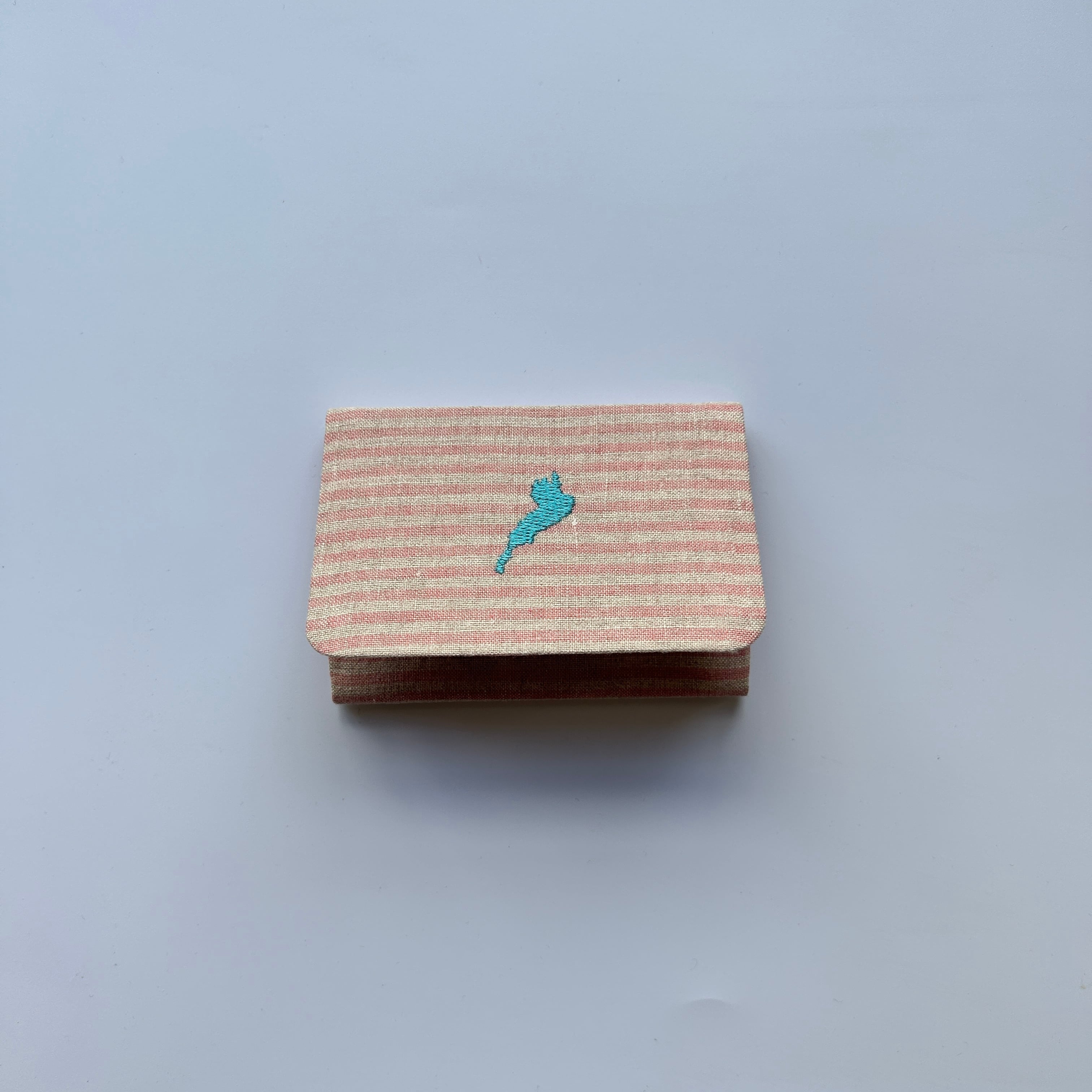 専門店　AB5000　訪問着　155㎝　濃い小豆色手刺繍 絹の名刺入れ】麹塵染 蛍松/紹巴織｜京都西陣・となみ織物/仙福屋宗介