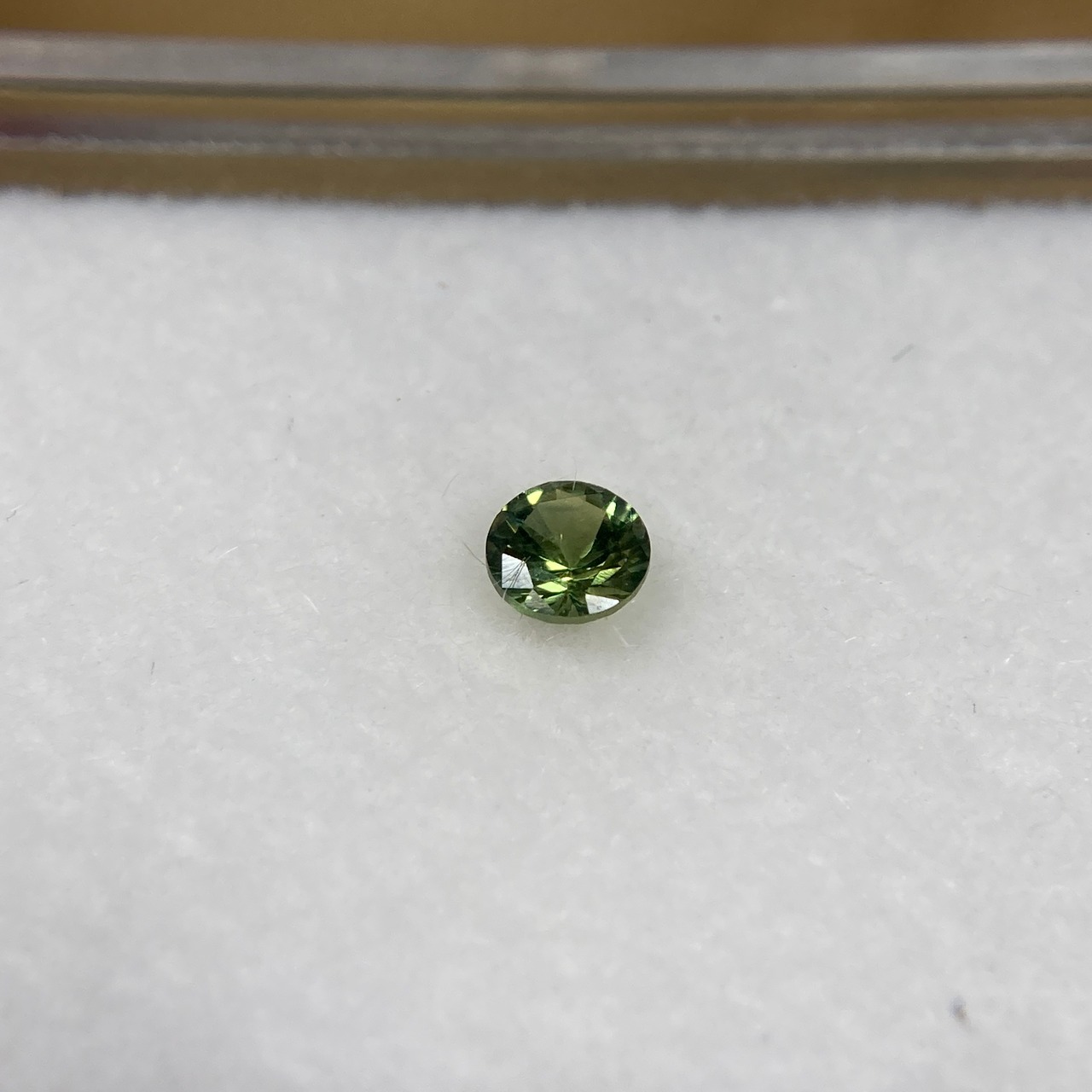 丸いサファイア 緑系 約3.0mm r-0109