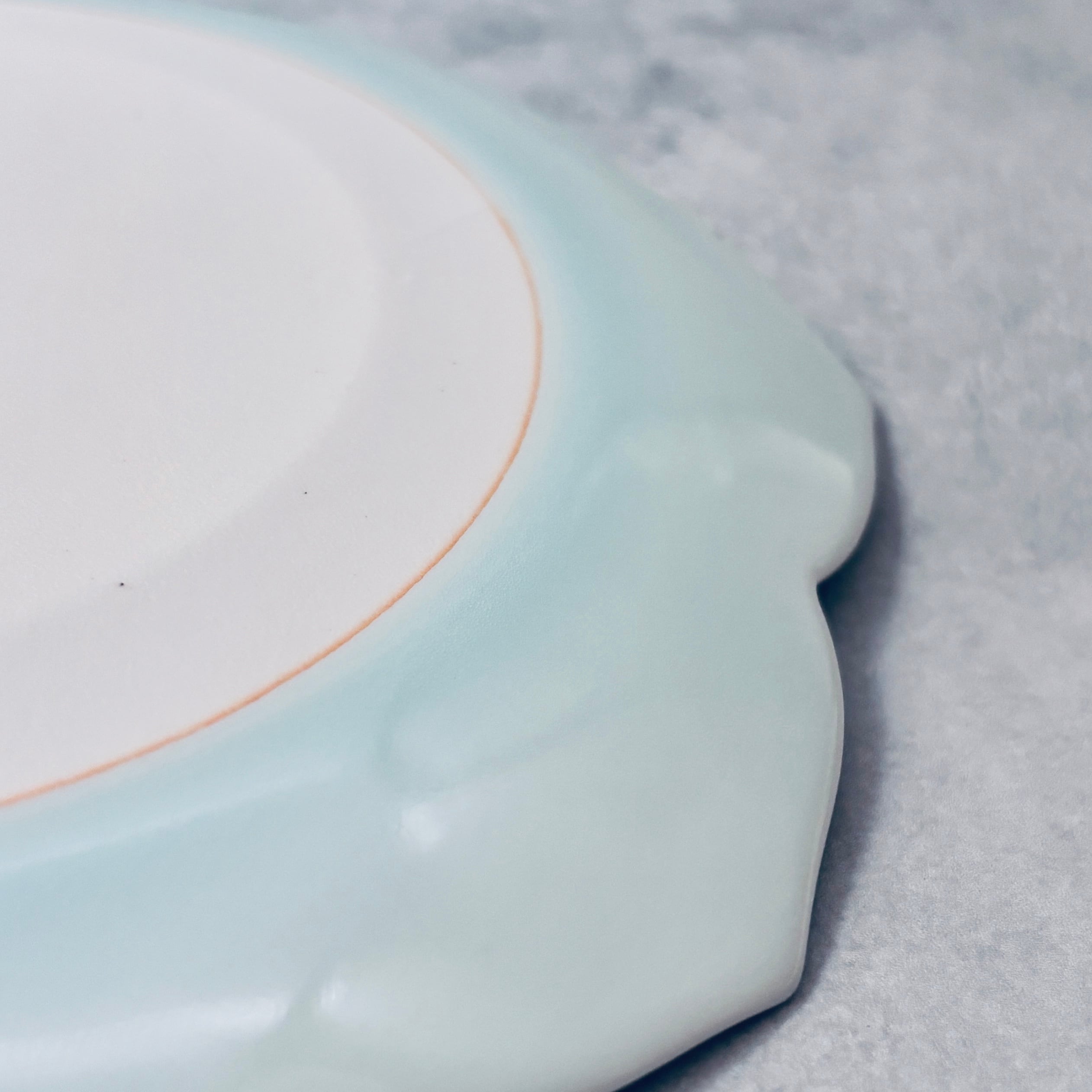 青白磁 桔梗16cm皿 | 有田焼窯元 貝山窯