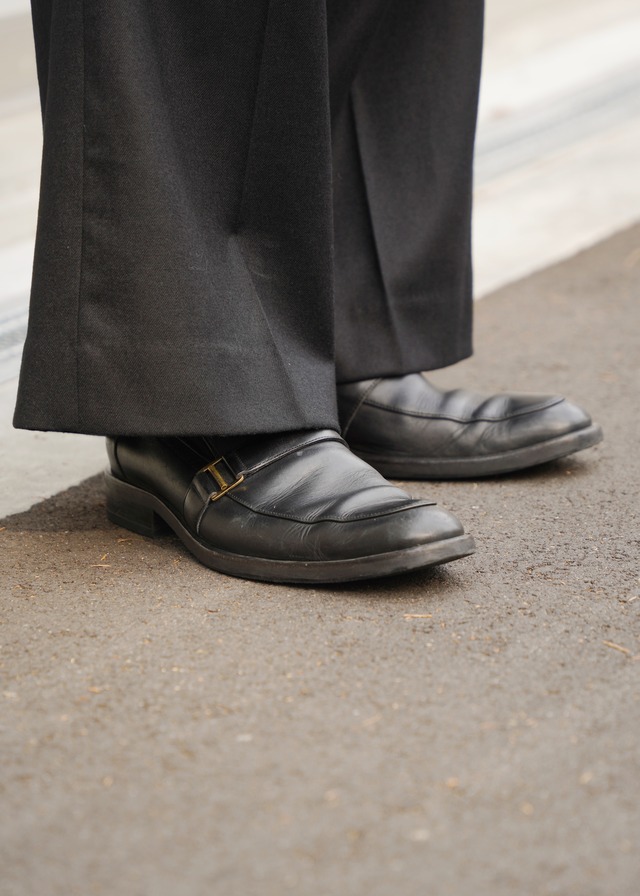 00's - GUCCI leather strapped loafer