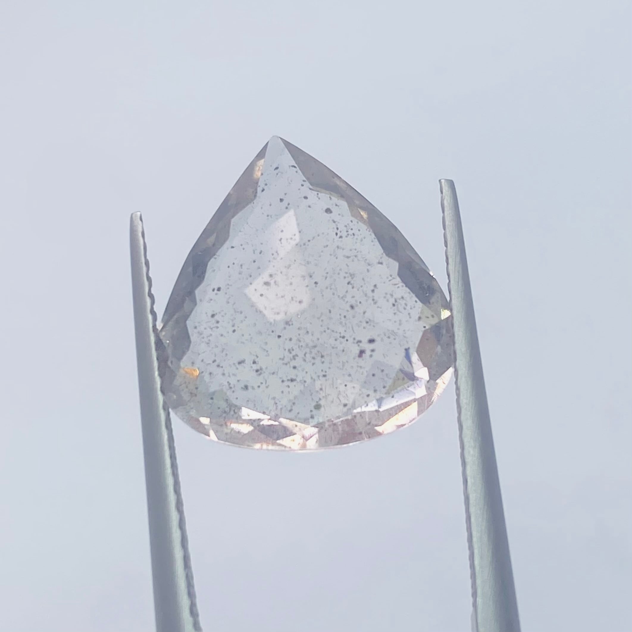 カットよし、クラリティよし、ラメラメよしなピンクファイアクオーツ