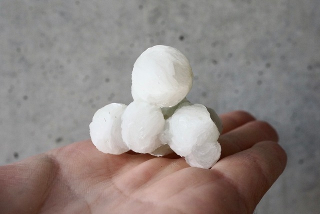 ギロル石 Gyrolite