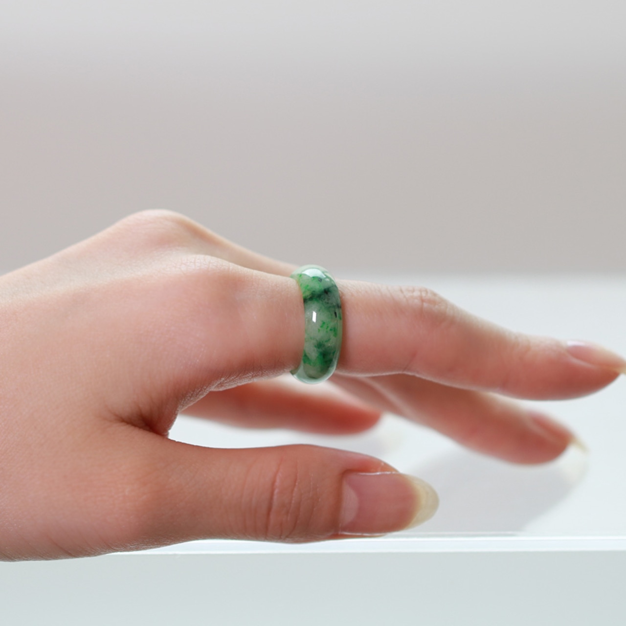 【10.5号】marble 翡翠くり抜き甲丸リング A貨翡翠 jd_rg2404