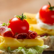 業務用・大容量 1kg｜グラスフェッド スイス産 エメンタール フォンデュ用 チーズ 切りたて Bulk 1kg – Grass-Fed Swiss Emmental, Fondue Cheese, Freshly Cut