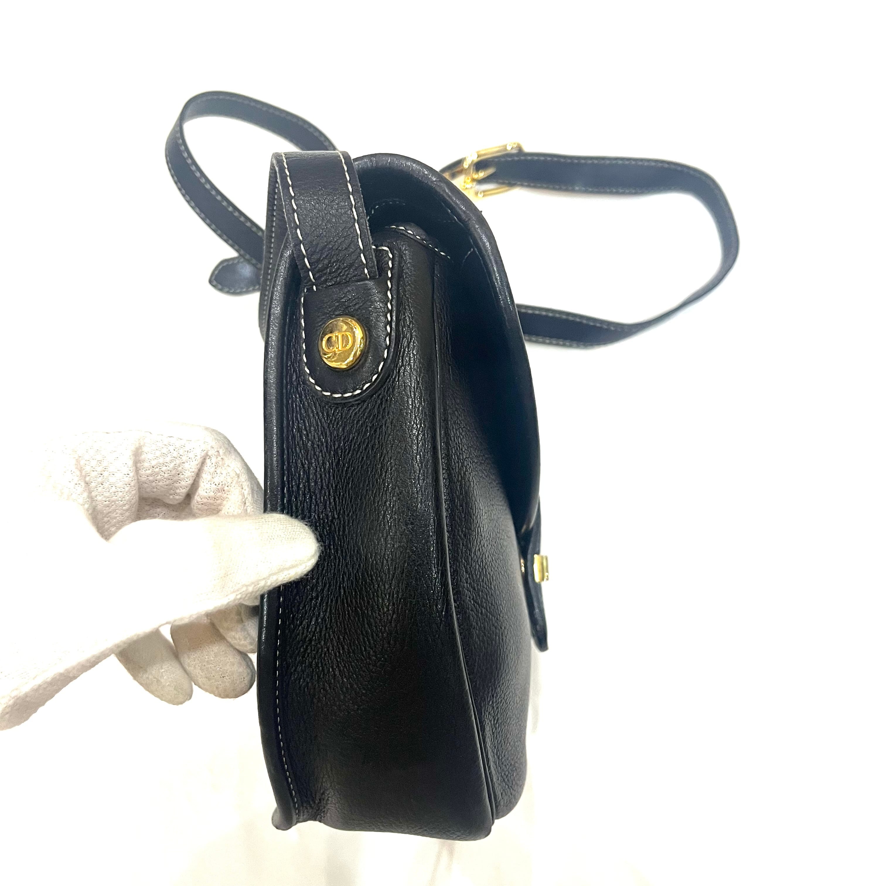 Christian Dior ブラックショルダーバッグ Christian Dior】2244 本革レザーショルダーバッグ ブラック
