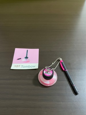 THE文具ミニチュアマスコット6④株式会社トンボ鉛筆「蛍コート&蛍コートチャージャー」ピンク