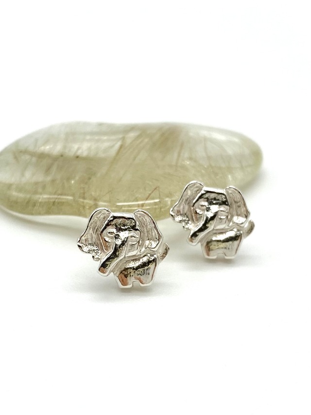Winnie pierced earrings | baby elephant | silver925（コーティングオプション有）