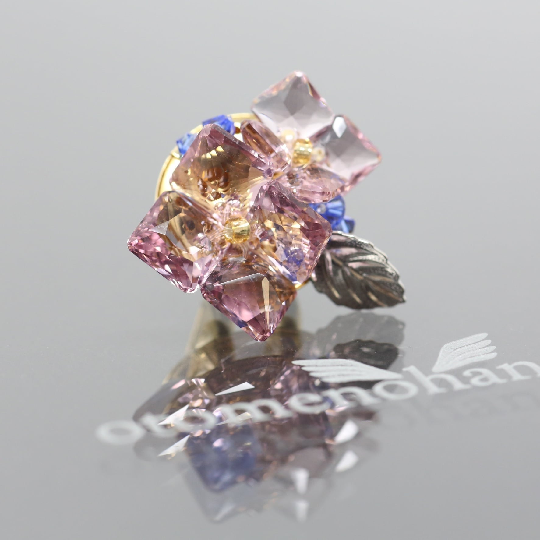 【美品】Swarovski 花形ブローチ 紫金 雨に光る紫陽花 ブローチ | otomenohane