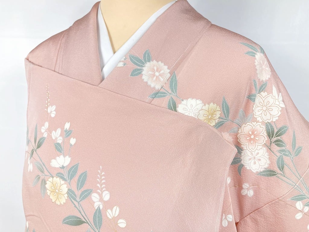 未着用　金駒刺繍　彩箔　友禅の梅に雪輪の訪問着　着物　104w