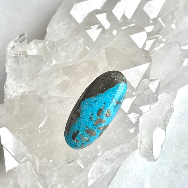 【超美石】ペルシアンターコイズ　ルース　8224