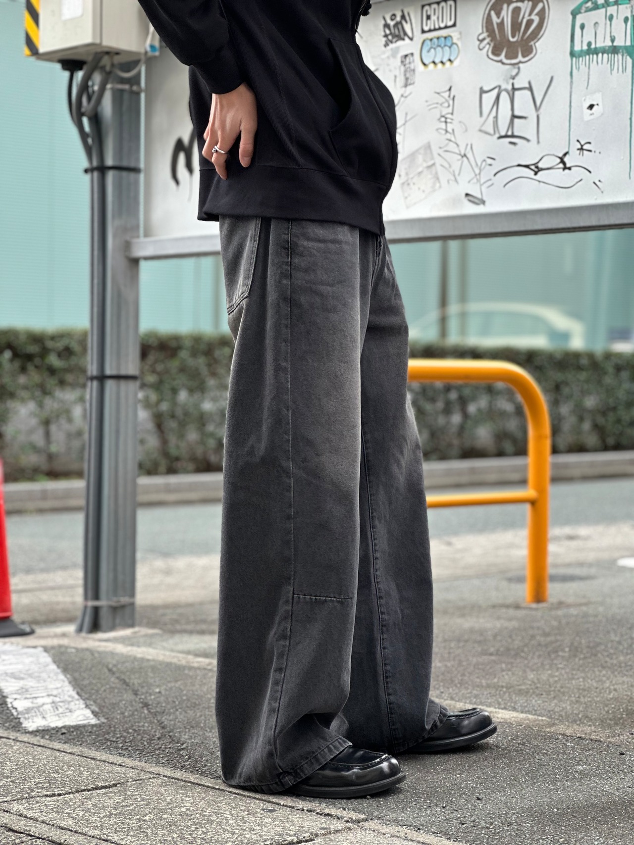 Straight Denim (Black)