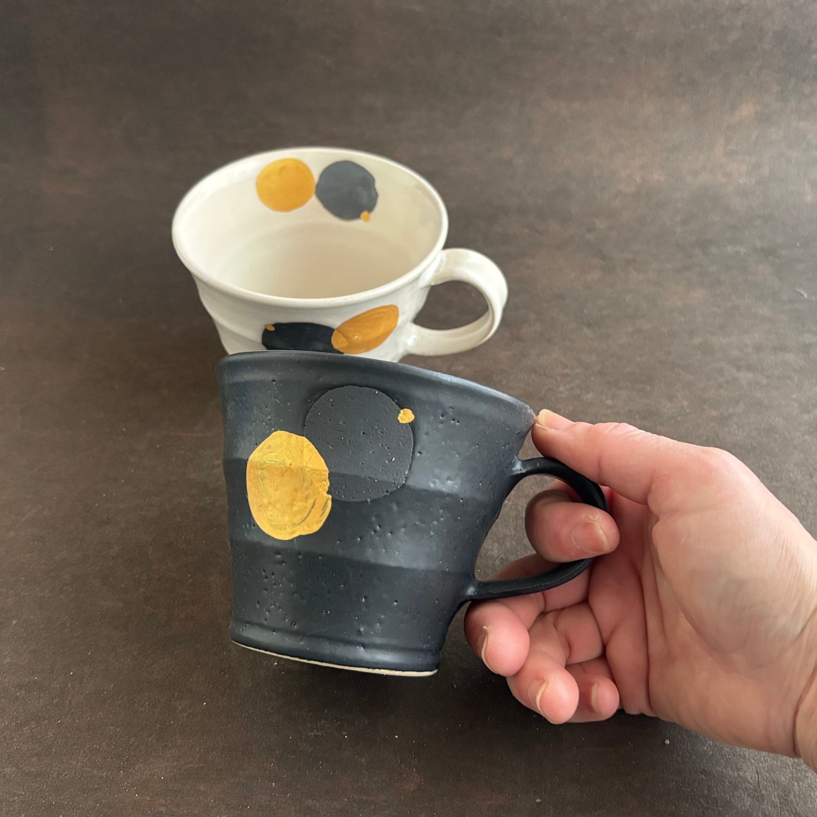 金彩お月マグカップ　白と黒