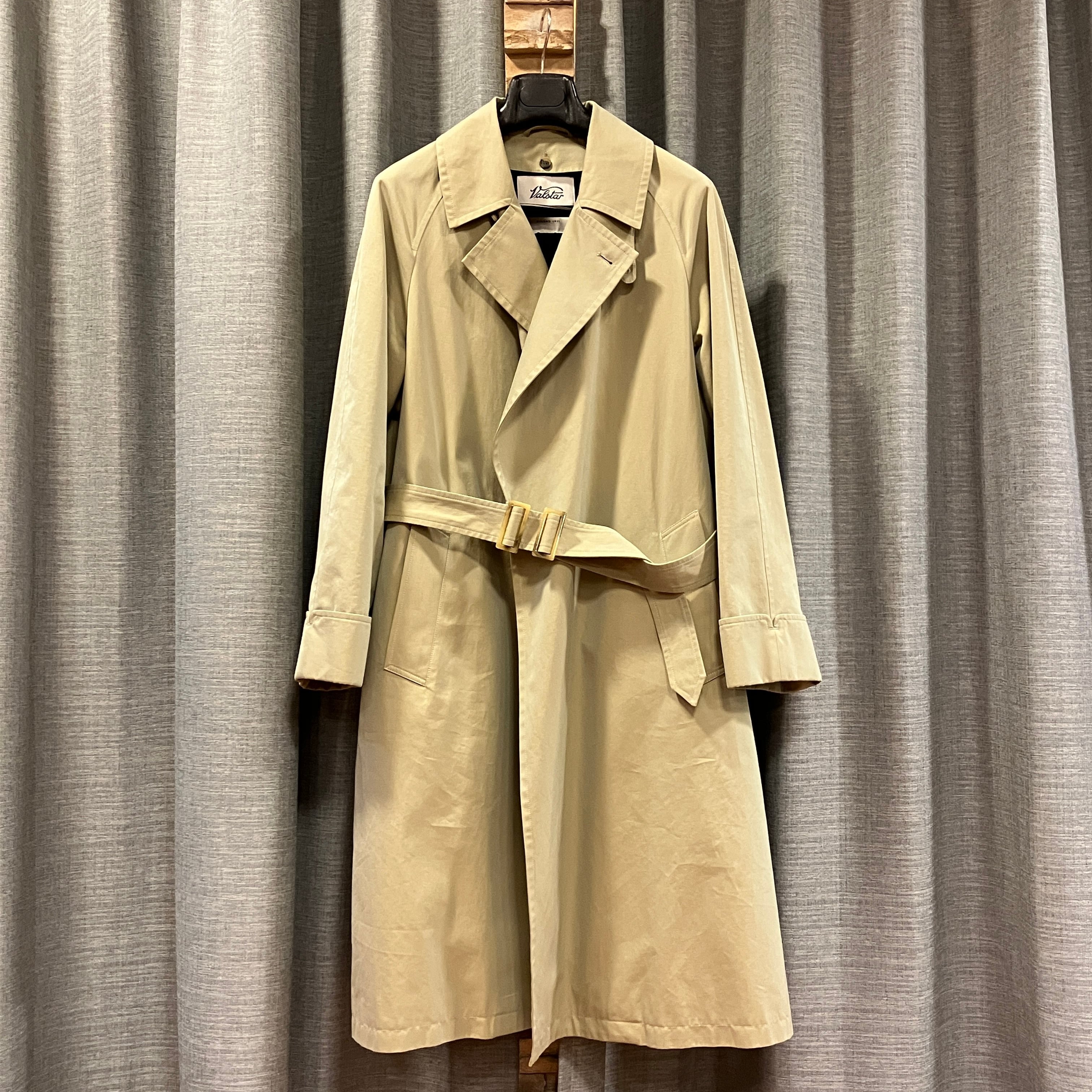 TIELOCKEN COAT by Super140’s Jackal WOOL LUXURY MATERIAL TIELOCKEN COAT by Super140's Ja