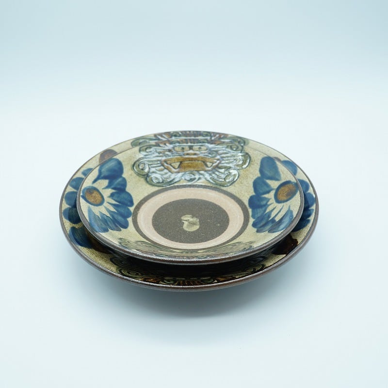 7寸皿 シーサー（重ね）【陶器屋須藤】 | 沖縄の工芸品うぃーりきさん