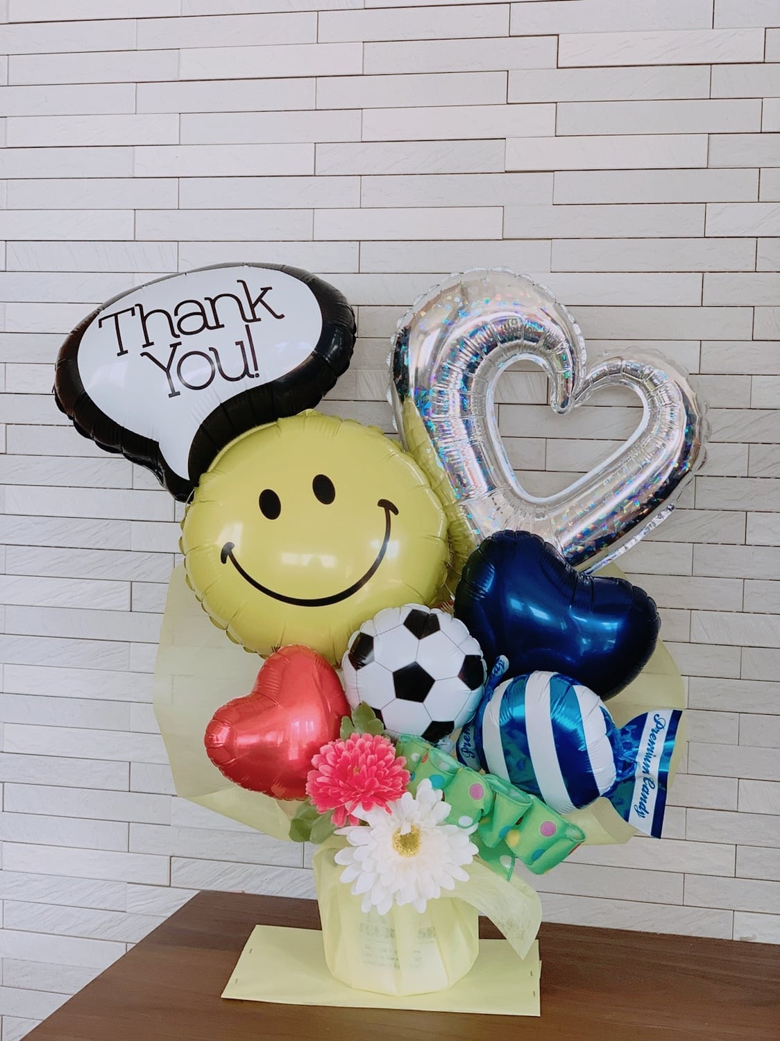 にこちゃん︎ バルーン置き型 バルーン バルーンギフト バルーン電報 プレゼント 2歳 ニコ