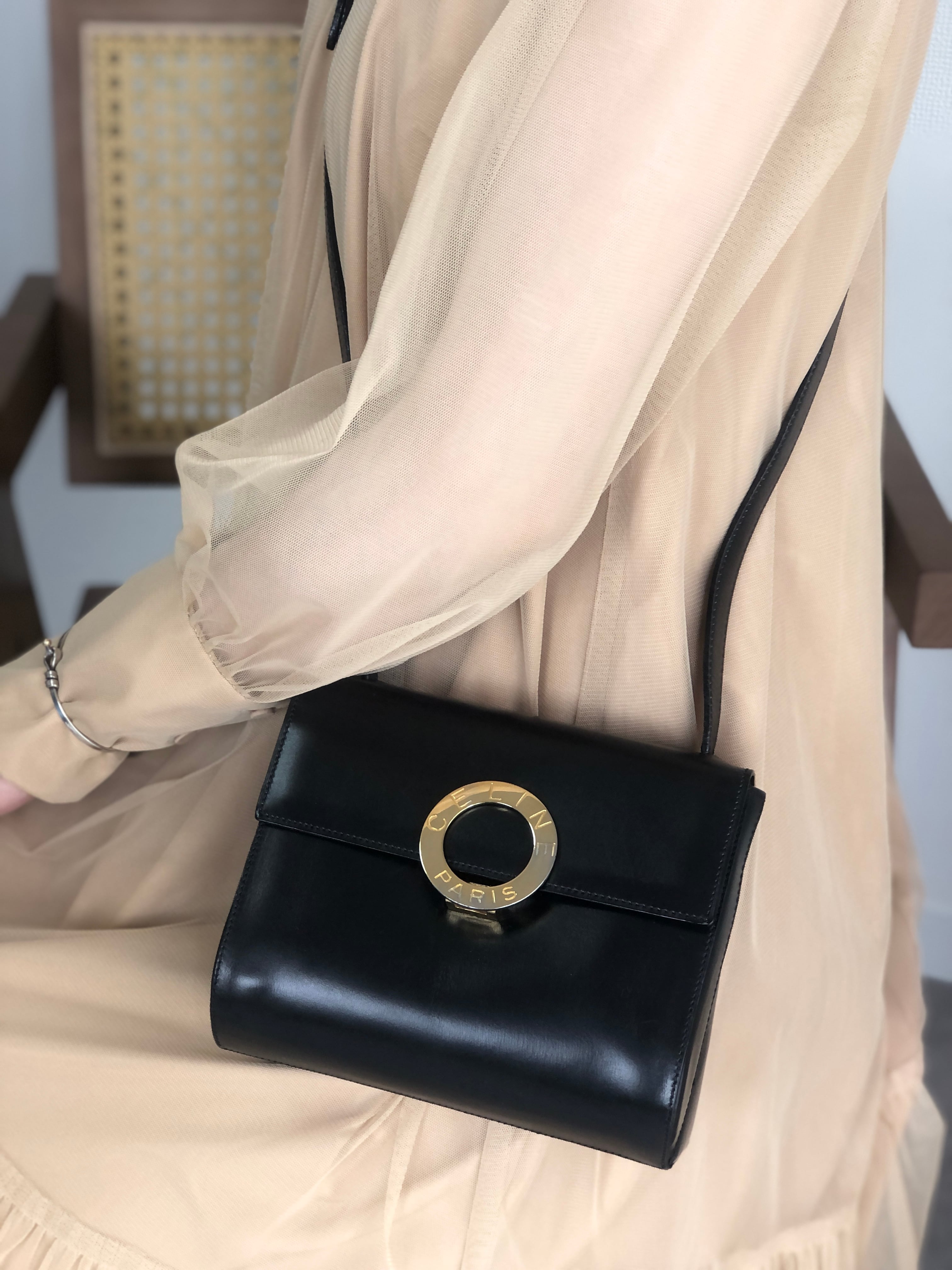 【美品】CELINE セリーヌ ヴィンテージサークルロゴブラック レディース CELINE セリーヌ サークルロゴ レザーショルダーバッグ オールド