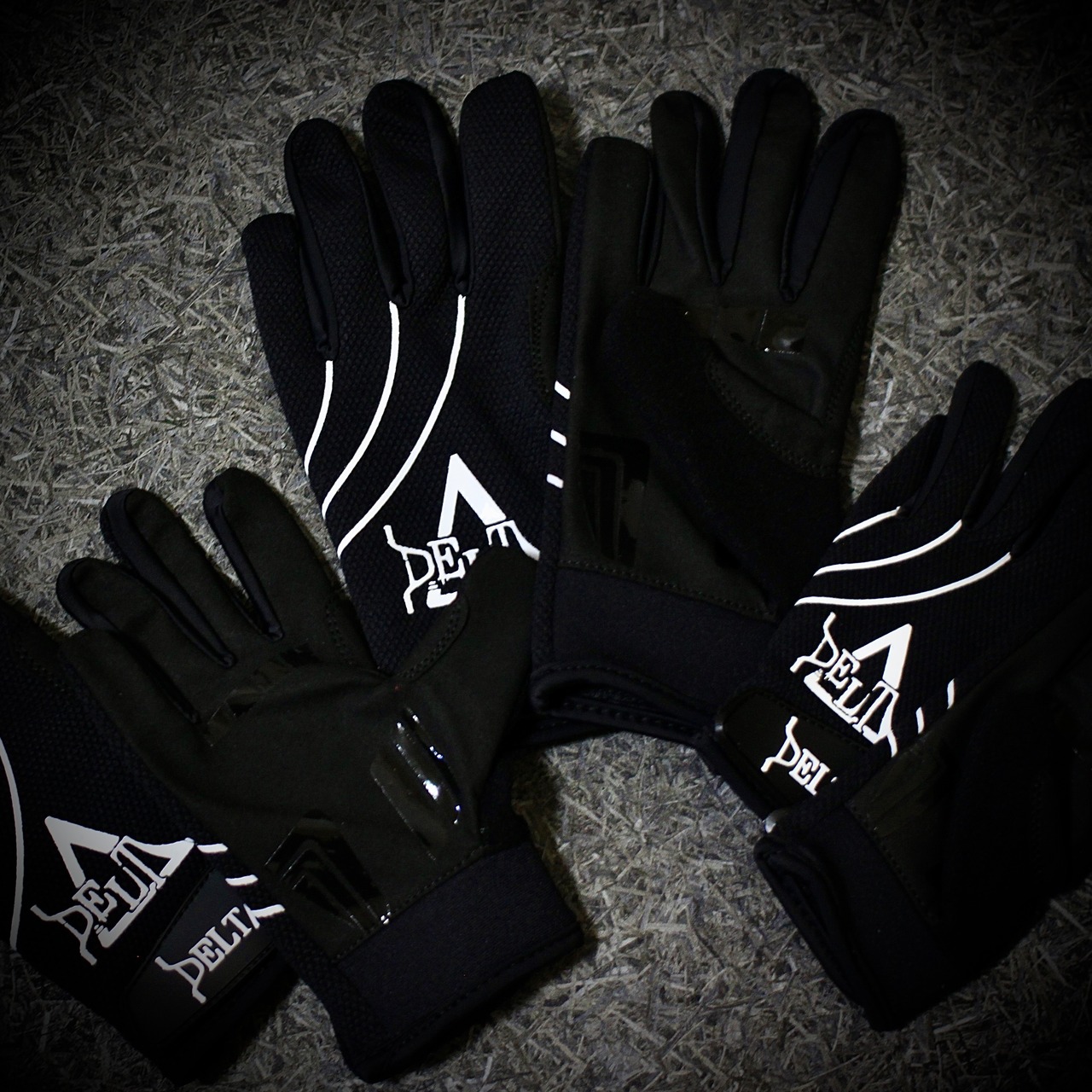 DELTΔ GLOVE