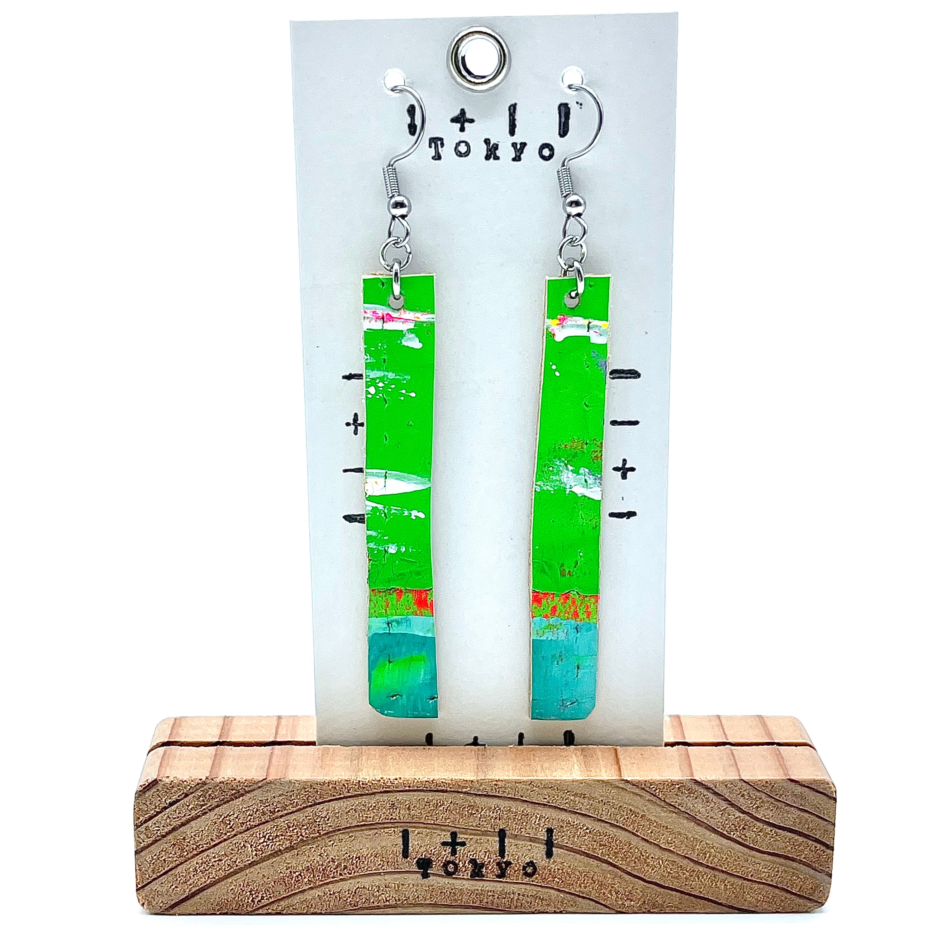 革ピアス　オーロラがでる火のフチ　本革