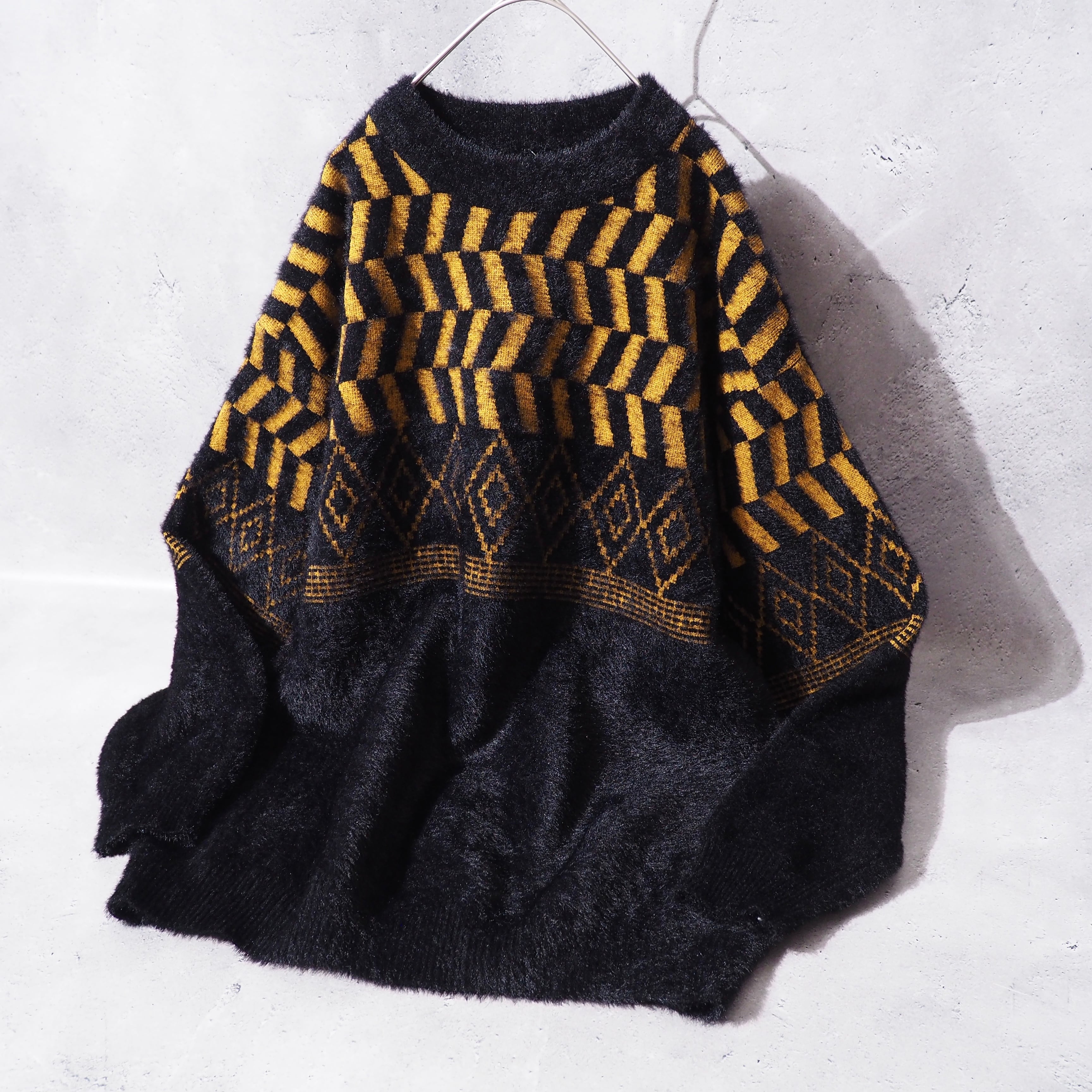 ” Unknown ” Geometric all Over Mohair - like Over silhouette knit