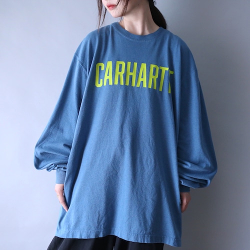 "Carhartt" front logo printed design over silhouette l/s tee