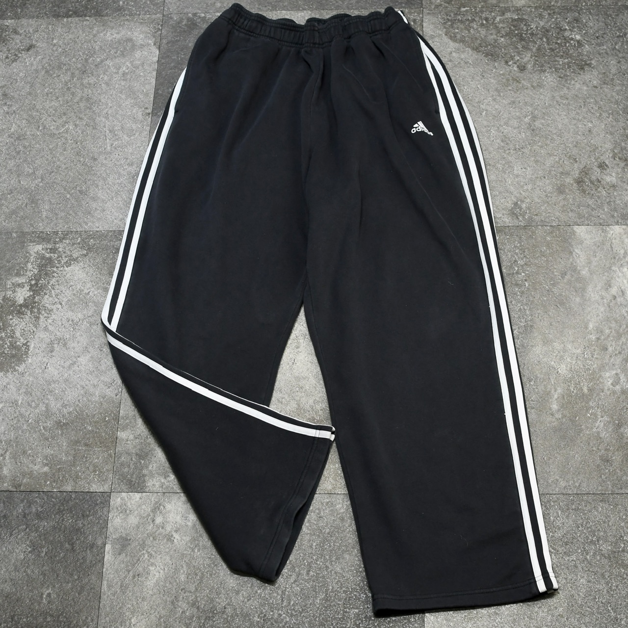 adidas side line wide fade sweat pants