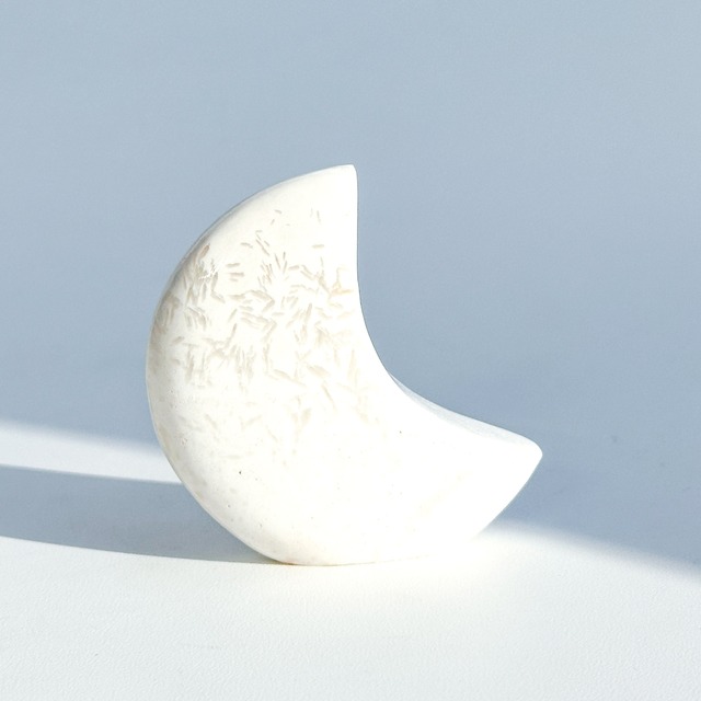 ホワイトスコレサイト 置き型 三日月 11◇ White Scolecite ◇ 天然石・鉱物・パワーストーン・インテリア