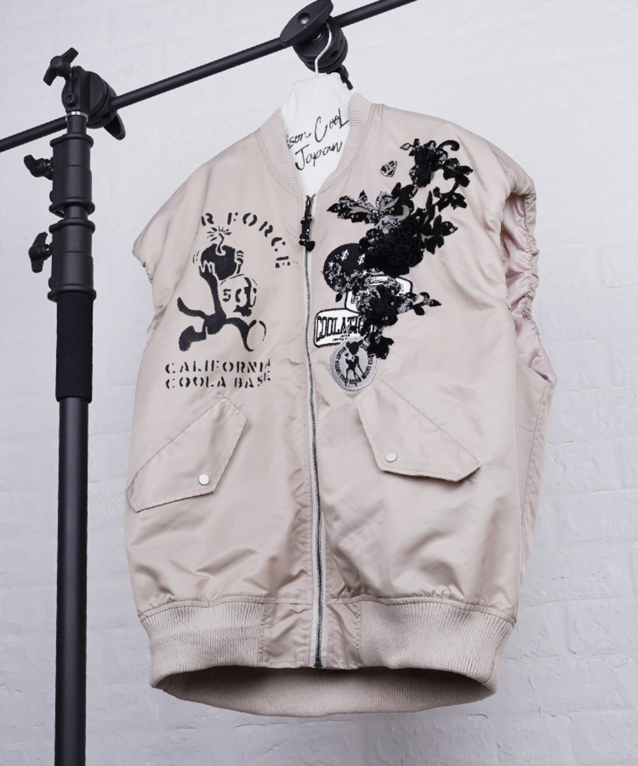 【ATELIER LINE】COOLAペイント×レースオープンジップベスト (BEIGE)　CQ-48064H