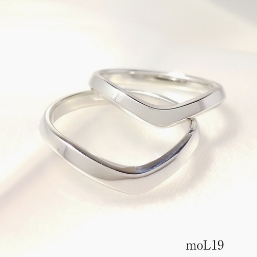 moL 19 triangle cut v  ring