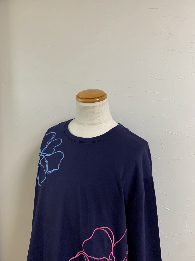 Asymmetry Embroidery Design Crew Neck Cut and Sewn